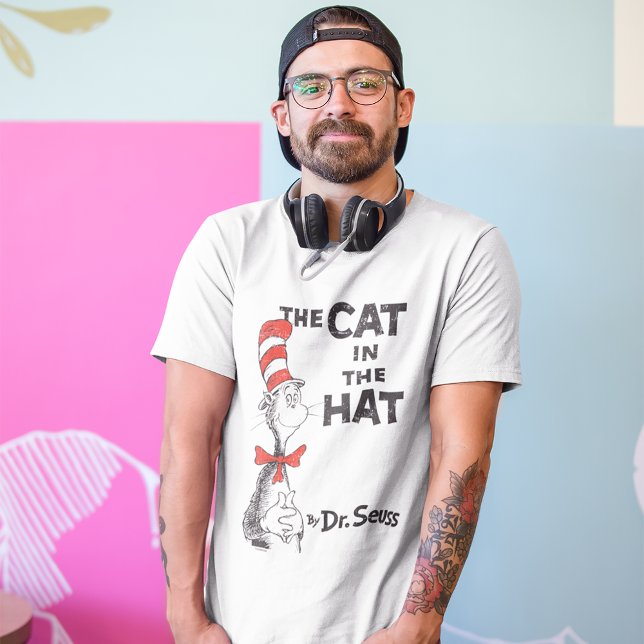 T-shirt Dr. Seuss | O Gato no Livro do Chapéu (Person wearing shirt)