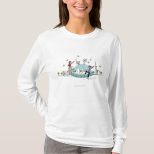 T-shirt Duas mulheres que sentam-se sobre uma cidade