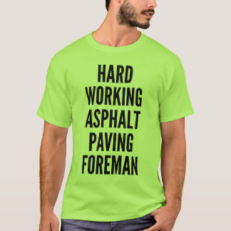 T-shirt Duro Trabalhando em Asfalto