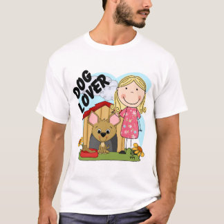 T-shirt e presentes louros da menina do amante do