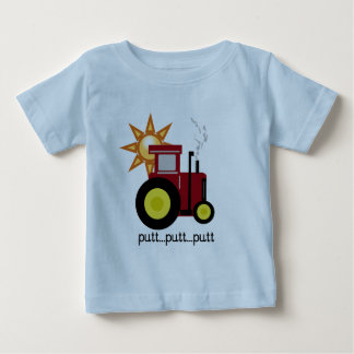 T-shirt e presentes vermelhos do trator de fazenda