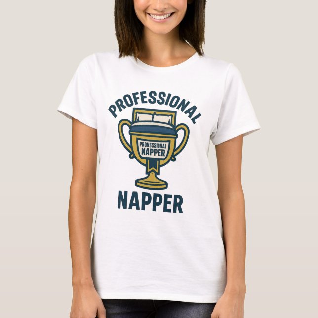 T-Shirt Engraçado - "Napper Profissional" Cozy (Frente)