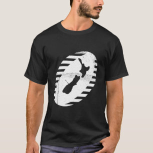 T-shirt escuro sujo da bola de rugby de Nova