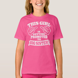 T-shirt Esta menina está obtendo promoveu à irmã mais