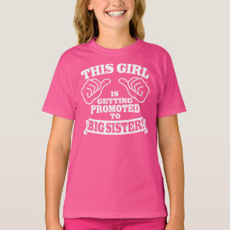 T-shirt Esta menina está obtendo promoveu à irmã mais