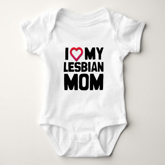 T-SHIRT EU AMO MINHA MÃE LÉSBICA (Frente)