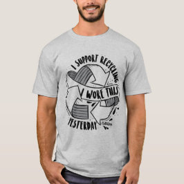 T-shirt "Eu apoio o reciclagem. Eu vesti este ontem "