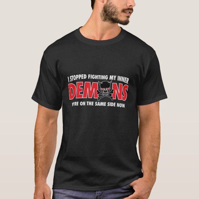 T-shirt Eu parei de lutar meus demónios internos… (Frente)