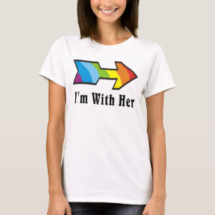 T-shirt Eu sou com ela - seta do arco-íris deixada