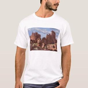 T-shirt EUA, Utah. Vista das Torres Fisher. Crédito: Don