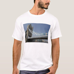 T-shirt Europa, Inglaterra, Londres. Ponte da Torre sobre