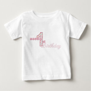 T-shirt feliz do rosa do primeiro aniversario