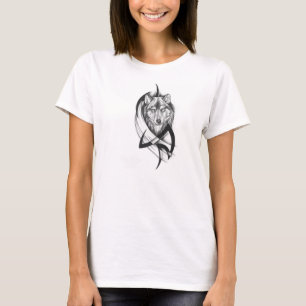 T-shirt feminina com lobo tribal