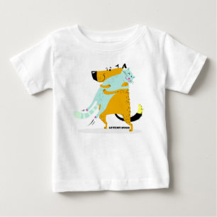 T-shirt fino do jérsei do bebê com aperto do gat