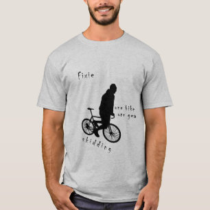 T-shirt Fixie - um patim da engrenagem da bicicleta uma