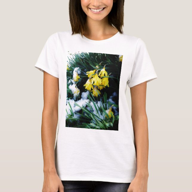 T-shirt Flores amarelas Daffodils na neve (Frente)