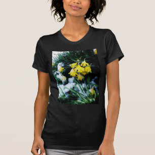 T-shirt Flores amarelas Daffodils na neve