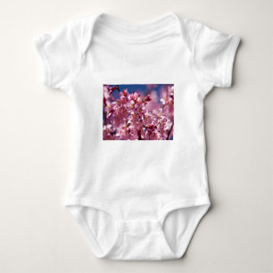 T-shirt Flores de Cerejeira Sakura Beijadas pela Luz do So