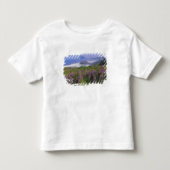 T-shirt Flores de lupino e costa acidentada ao longo (Frente)