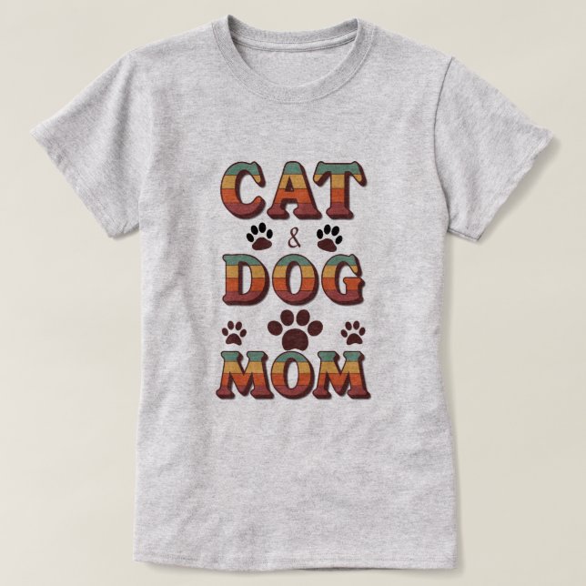 T-Shirt for When You’re a Cat & Dog Mom Again (Frente do Design)