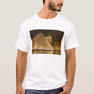 T-shirt França, Paris. O Louvre ao crepúsculo. Crédito 2
