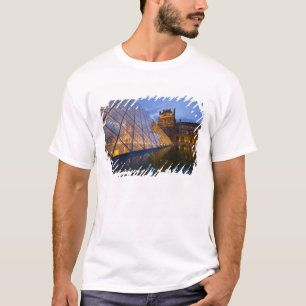 T-shirt França, Paris. O Louvre ao crepúsculo. Crédito 3