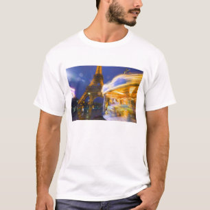 T-shirt França, Paris. Torre Eiffel no crepúsculo nevoeiro