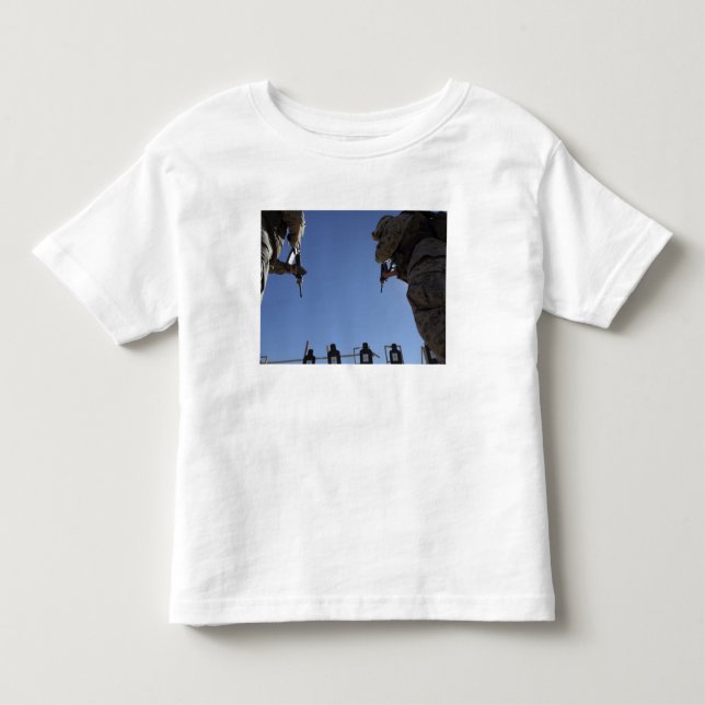 T-shirt Fuzileiros trocam revistas em meio a tiros (Frente)