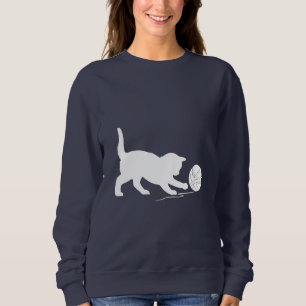 T-shirt Gato que joga com a bola do fio na silhueta