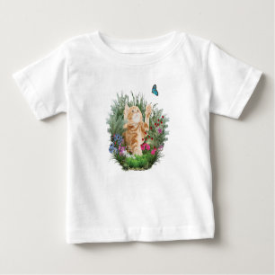 T-shirt Ginger kitten brincando com uma borboleta