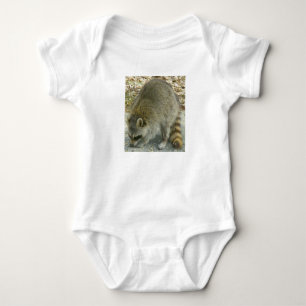 T-shirt Guaxinim na criança do bebê da rocha