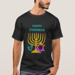 T-Shirt HELY CHANUKAH<br><div class="desc">Camiseta elegante, na moda HANUKKAH, projetada com uma falsa menorah dourada, estrela colorida de David e sonho prateado mais GREETING PERSONALIZÁVEL, para que você possa criar sua própria saudação. Ideal para a estação de Hanukkah. Escolha entre uma ampla seção de roupas e presentes de Chanucá, desenhados por Designs Bereanos.</div>