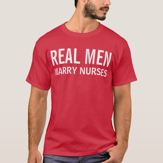 T-shirt Homens de Verdade Casam com Enfermeiras (Frente)