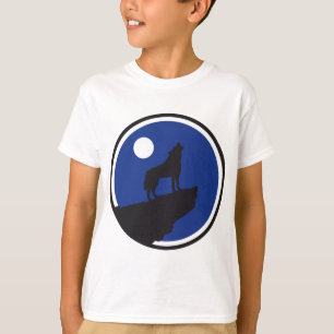 T-shirt howling wolf barking at the moon