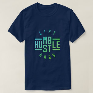 T-shirt humilde do duro da convicção da estada