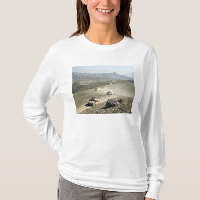 T-shirt Humvees atravessam estradas de montanha robustas (Frente)