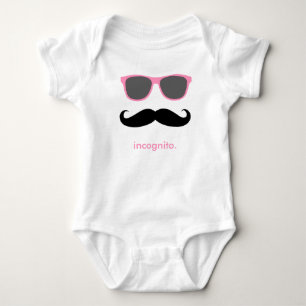 T-shirt incógnito - bigode engraçado e tons rosa