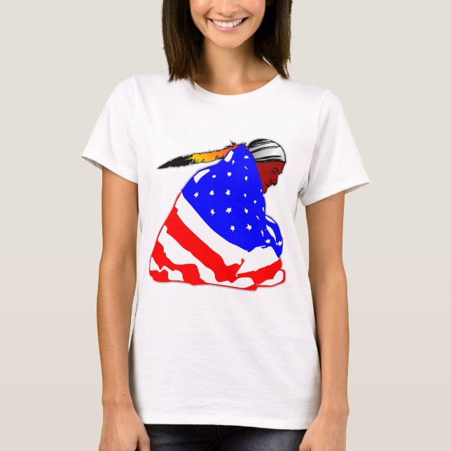 T-shirt Índio Nativo Americano Invadido Na Bandeira Americ (Frente)
