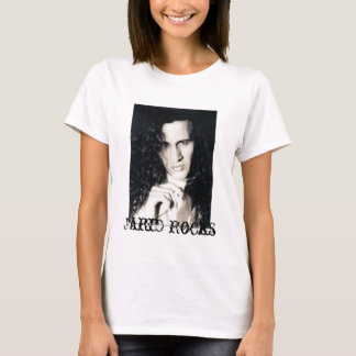 T-shirt intitulado