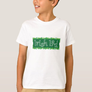 T-shirt irlandês do rapaz