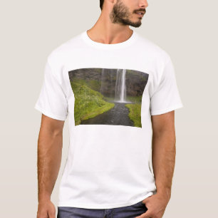 T-shirt Islândia. Pessoas na trilha atrás de Seljalandsfos