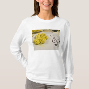 T-shirt Itália, Cento. Um prato de queijo tortellini