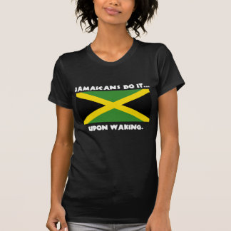 T-shirt Jamaicanos Fazem Isso... Ao Acordar.