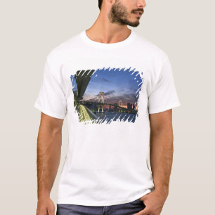 T-shirt Japão. Tóquio. Ponte Rainbow em Baía de Tóquio.