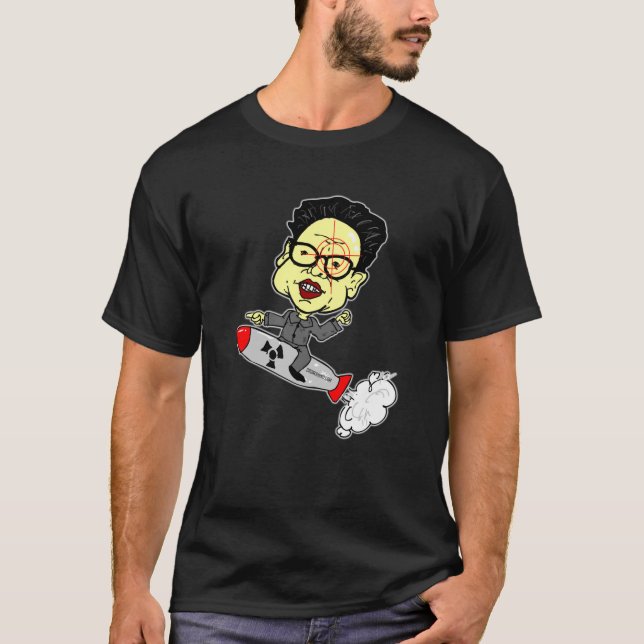 T-shirt Kim Jong-il com local da arma (Frente)