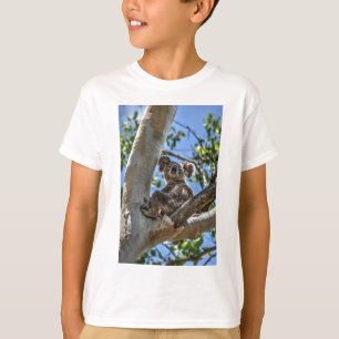 T-SHIRT KOALA EM EFEITOS DA ARTE DE AUSTRÁLIA DA ÁRVORE
