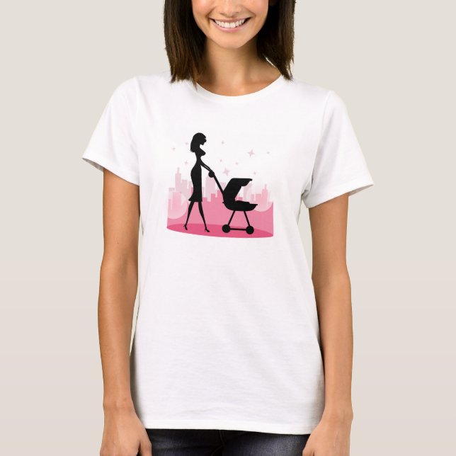 T-shirt Mamãe Moda Puxando Carruagem Bebê (Frente)