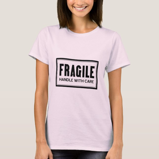 T-shirt Manipulações Frágeis Com Mulheres Cuidadas (Frente)