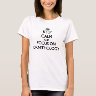 T-shirt Mantenha a calma e o foco na ornitologia