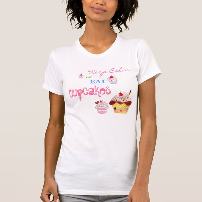 T-shirt Mantenha calmo e coma cupcakes (Frente)